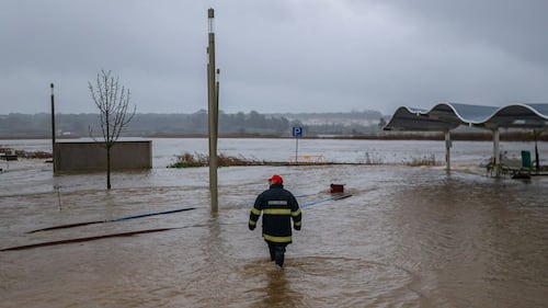 Tempête au Portugal et en Espagne: un avis au voyageur est émis